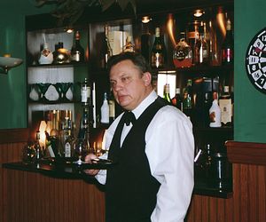 Nie żyje Grzegorz Okrasa. Słynny barman ze Złotopolskich miał 74 lata