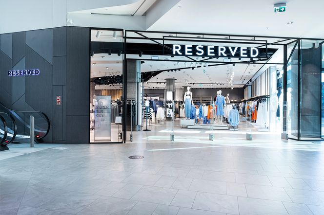 Sukienka w promocji Reserved to będzie hit lata 2026, a promocja taka, że klękajcie narody. Na wyprzedaży taniej o 100 zł, a to najmodniejszy print tego sezonu 