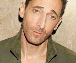 Adrien Brody w najnowszej kampanii COS!