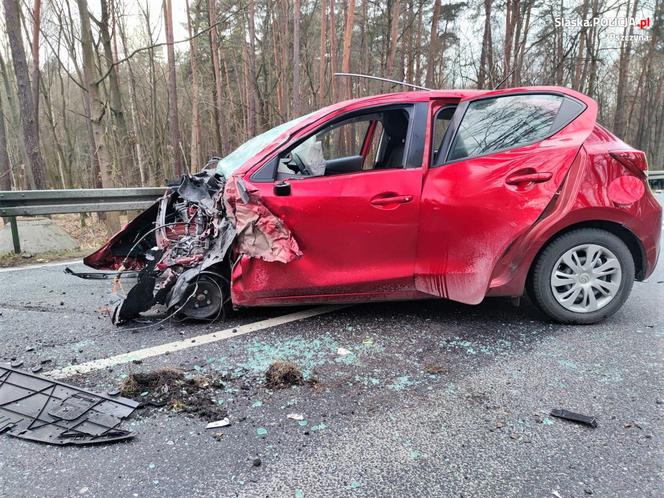 Koszmarny wypadek. Osobówka wjechała w cysternę. Do rana usuwano skutki tego zderzenia