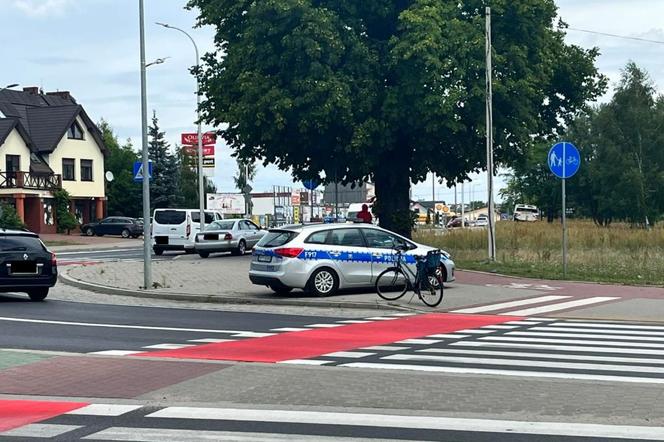 Potrącenie cyklistki na ścieżce rowerowej. Kobieta trafiła do bełchatowskiego szpitala