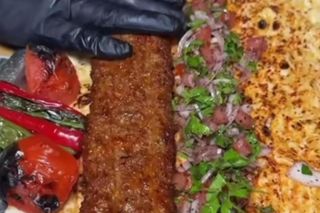 Gigantyczny kebab, którego podobno można zjeść w Warszawie