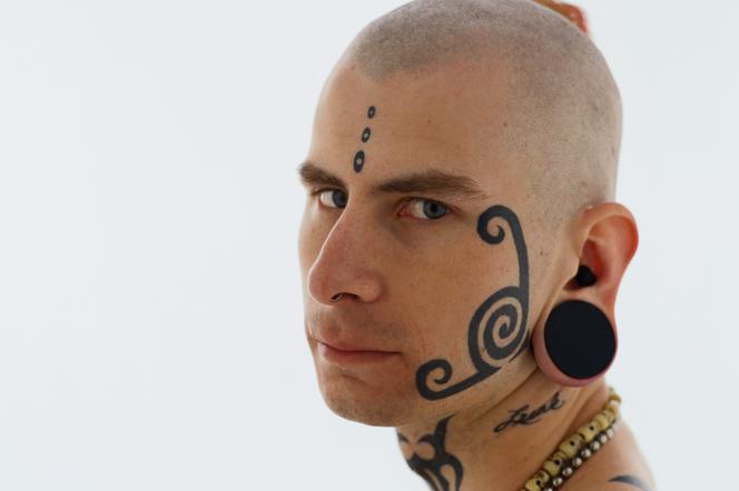 Skaryfikacja, czyli tatuaż z blizn. Na czym polega skaryfikacja/modyfikacja ciała?