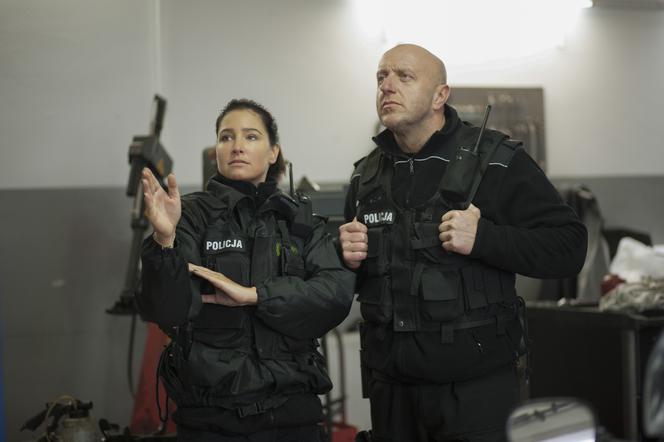 Policjantki i policjanci 10 sezon. Karina (Laura Samojłowicz), Mikołaj Białach (Mariusz Węgłowski)