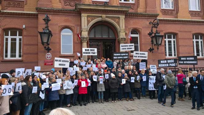 Protest pracowników szczecińskiego sądu