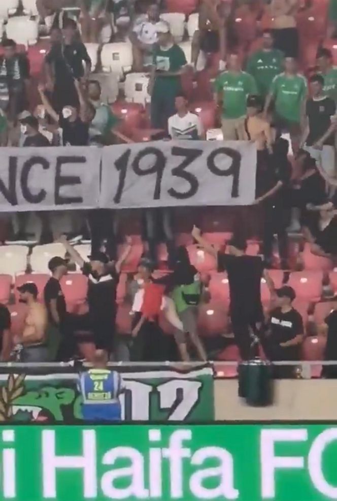 Skandaliczny transparent na meczu Raków - Maccabi