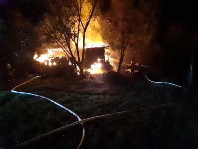 Pożar domu w Borowej. Nie żyją trzy osoby