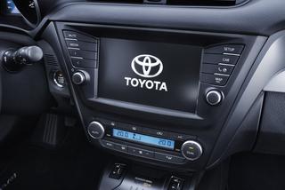 Toyota Avensis lifting 2015