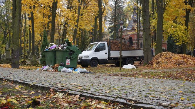 Zbliża się Dzień Wszystkich Świętych. Jak wyglądają przygotowania na najstarszym cmentarzu w Lublinie?