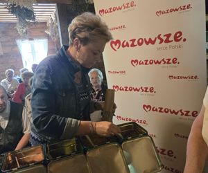 Były opowieści o herbacianych zwyczajach, wspomnienia dawnych spotkań przy stole, a także degustacje różnych gatunków herbat 
