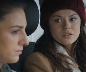 M jak miłość odcinek 1871 ostatni - finał sezonu. Kasia (Paulina Lasota), laborantka Anna Sokołowska (Katarzyna Russ) 