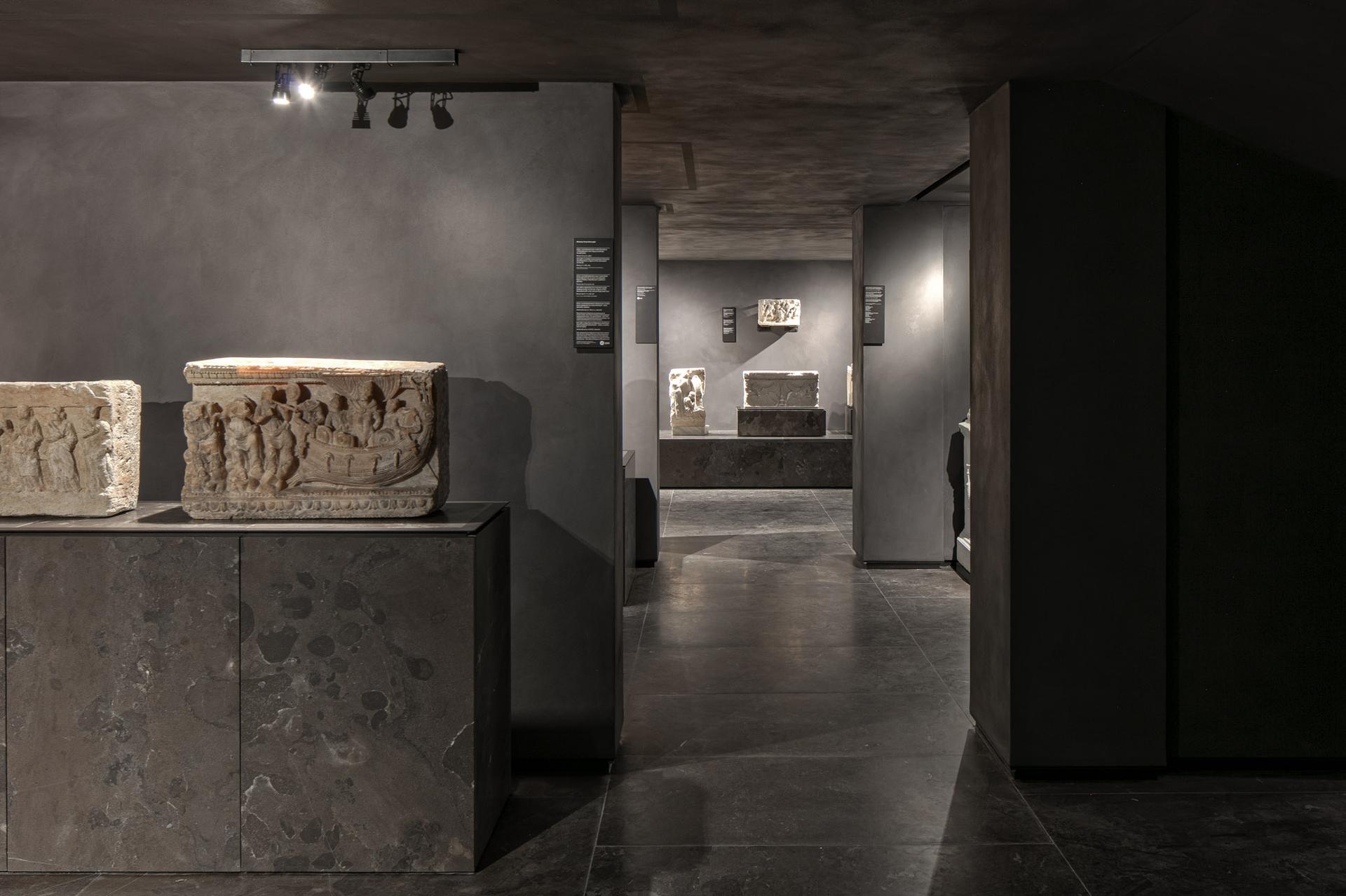 Galeria Sztuki Starożytnej projektu Nizio Design International: fotospacer po zmodernizowanych wnętrzach