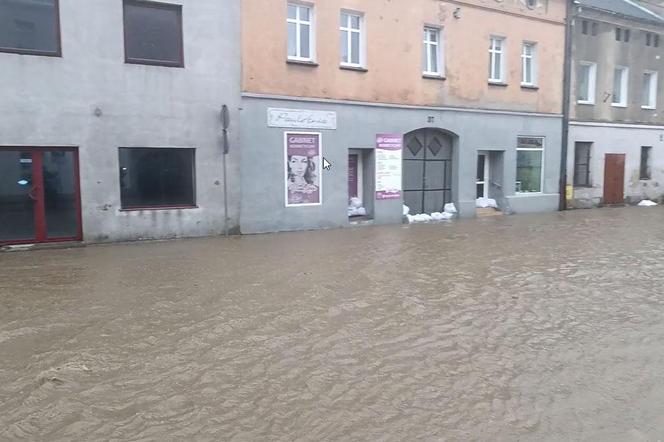 Powódź w Głuchołazach. Woda przedostała się na rynek