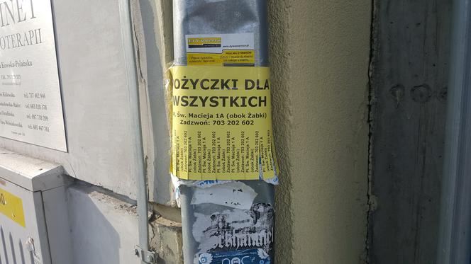 Wrocław jest pełen nielegalnie przyklejonych plakatów i ulotek