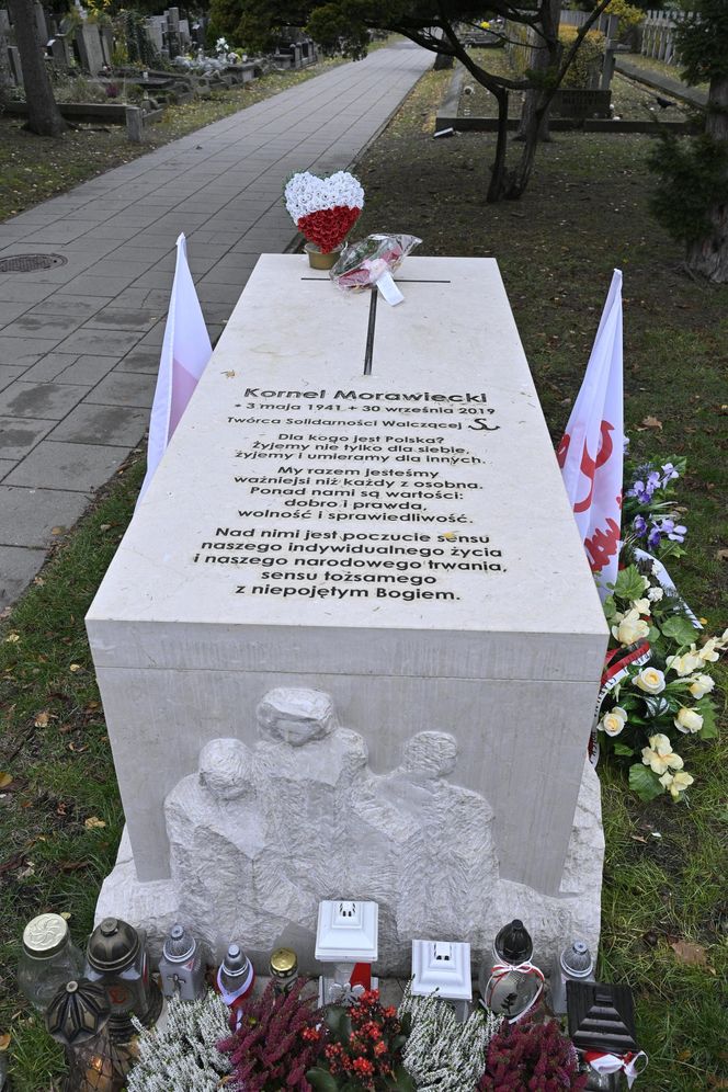 Grób Kornela Morawieckiego na  Powązkach Wojskowych