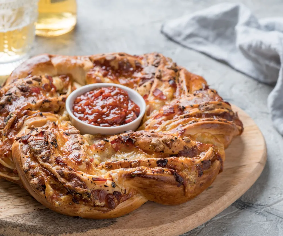 Imprezowa pizza. Oryginalny przepis na włoskie danie