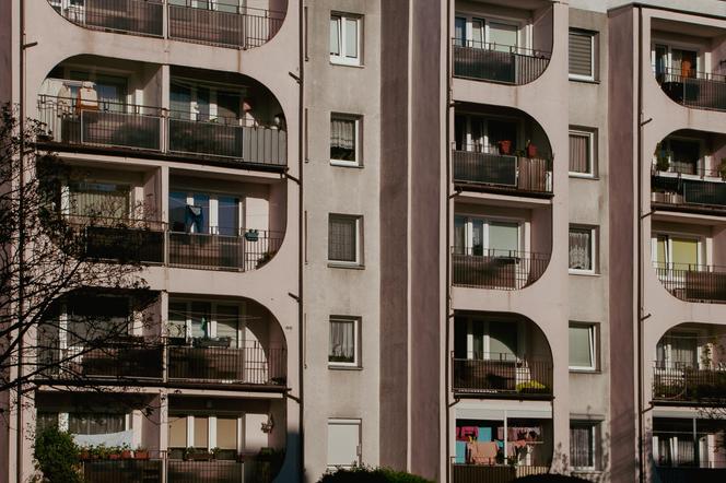 Kapuściska V - zdjęcia bloków z PRL z wyjątkowymi balkonami