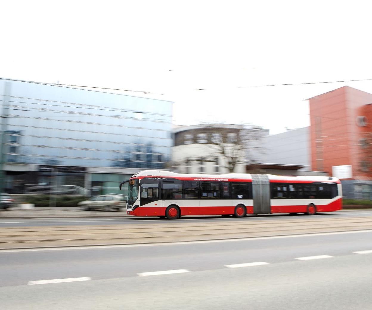 Sosnowiec: Kontroler biletów ZTM zatrzymał dwie uczennice. Pozwolił ...