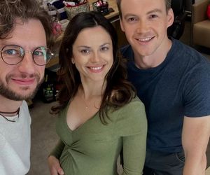 M jak miłość nowy sezon. Kasia (Paulina Lasota), Mariusz (Mateusz Mosiewicz), Jakub Karski (Krzysztof Kwiatkowski) na planie