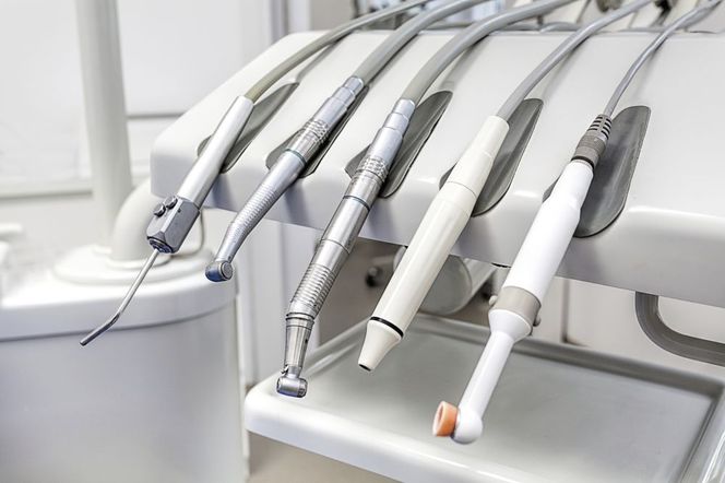 Leczenie zębów bez borowania: co zamiast wiertła?