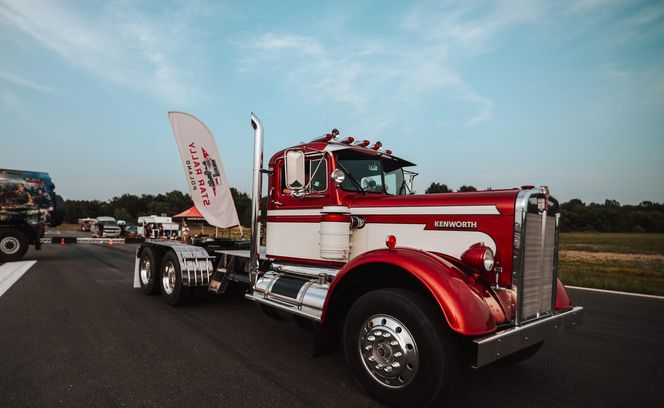 Tesla Cybertruck po raz pierwszy w Polsce! Zobacz futurystyczny pojazd na American Cars Mania 2025