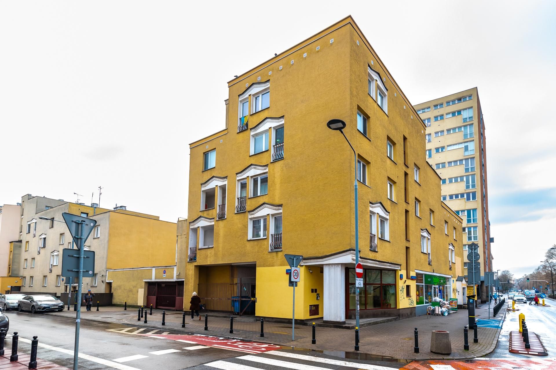 Blok na Madalińskiego 55 w Warszawie