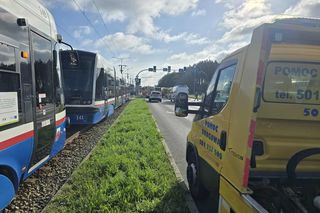 Autobus zderzył się z tramwajem w Bydgoszczy! 7 osób poszkodowanych [ZDJĘCIA]