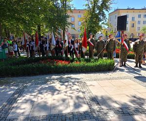 Na Skwerze Niepodległości w Siedlcach można było wysłuchać okolicznościowych przemówień i Apelu Pamięci Oręża Polskiego