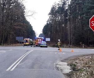 Demolka na skrzyżowaniu pod Świeciem! 45-latka zlekceważyła znak STOP i wjechał prosto w auto