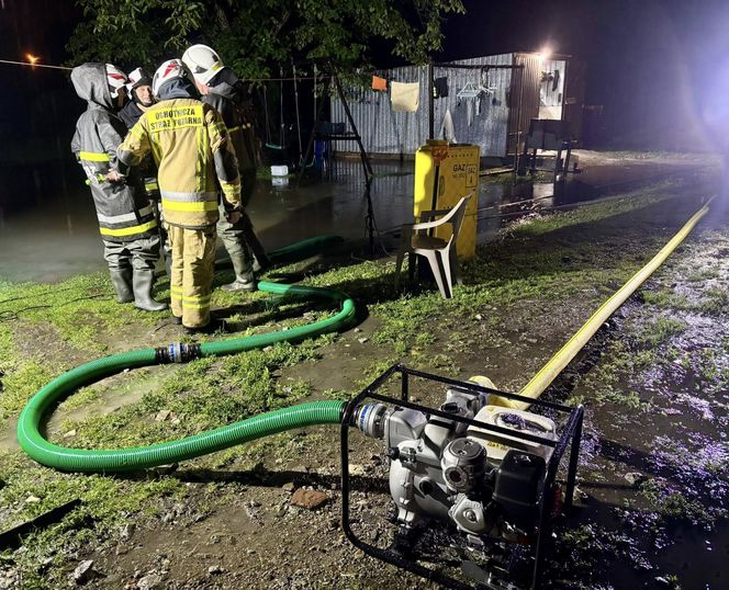 Gwałtowne wezbrania rzek w województwie śląskim. "Sytuacja jest naprawdę trudna"