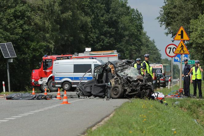 Masakra w Grębiszewie. Pojazdy zgniecione jak puszki