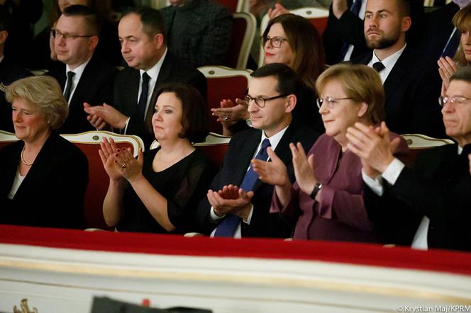 Premier dziękuje żonie.