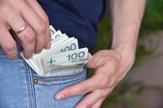 Dofinansowanie do wynagrodzenia dla tej grupy pracowników. Można dostać ponad 2 tys. złotych! Weszły nowe przepisy