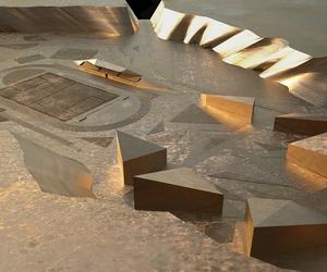 Stadion lekkoatletyczny na terenie dawnego kamieniołomu