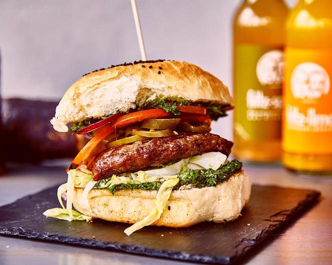 Gdzie zjeść dobrego burgera? TOP 10 burgerowni w Warszawie, które musisz odwiedzić [RANKING]