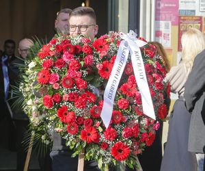 Pogrzeb Elżbiety Zającówny. Aktorkę żegnają bliscy oraz osoby związane ze środowiskiem aktorskim