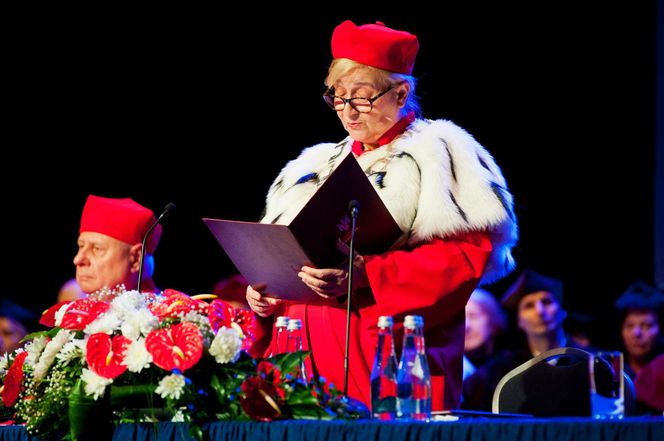 Podczas uroczystej ceremonii inauguracji nowego roku akademickiego 2024/2025 odbyła się tradycyjna immatrykulacja studentów i studentek pierwszego roku.