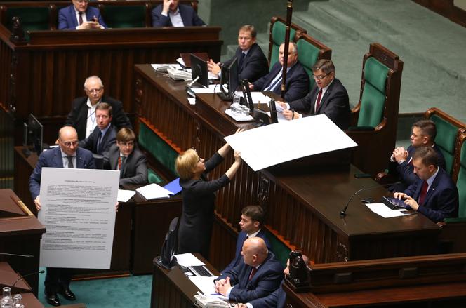 Okrutna karykatura Suskiego. Poseł obśmiał koleżankę z sejmu