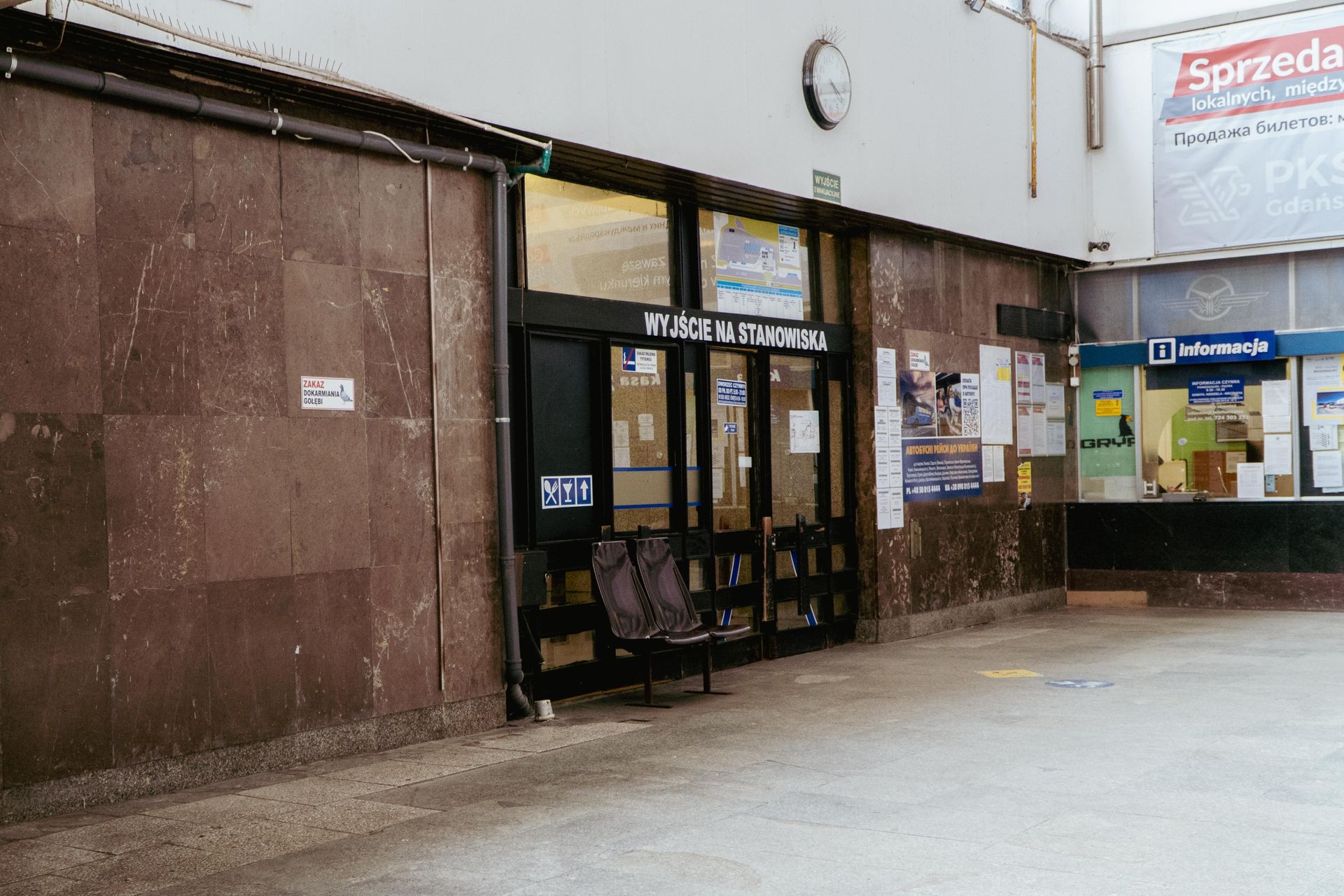 Dworzec PKS w Gdańsku. Wejście na stanowiska