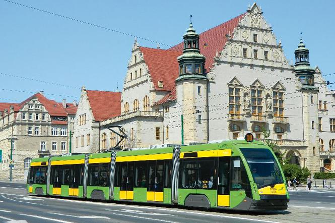 Autobusy i tramwaje jeżdżą bardziej punktualnie. Na które linie możemy liczyć w pośpiechu?