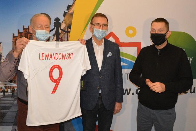 Licytacje WOŚP 2021. W Olsztynie można wylicytować koszulkę Roberta Lewandowskiego