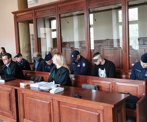 Ruszył proces w głośnej sprawie oblania kwasem lokalnego przedsiębiorcy. Powodem miały być spory rodzinne