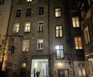 Zwłoki kobiety w kamienicy na Pradze. Policja ujawnia szczegóły