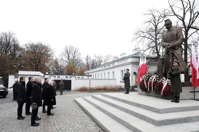 Jarosław Kaczyński wraz z delegacją PiS złożył wieńce przed pomnikami Ojców Niepodległości