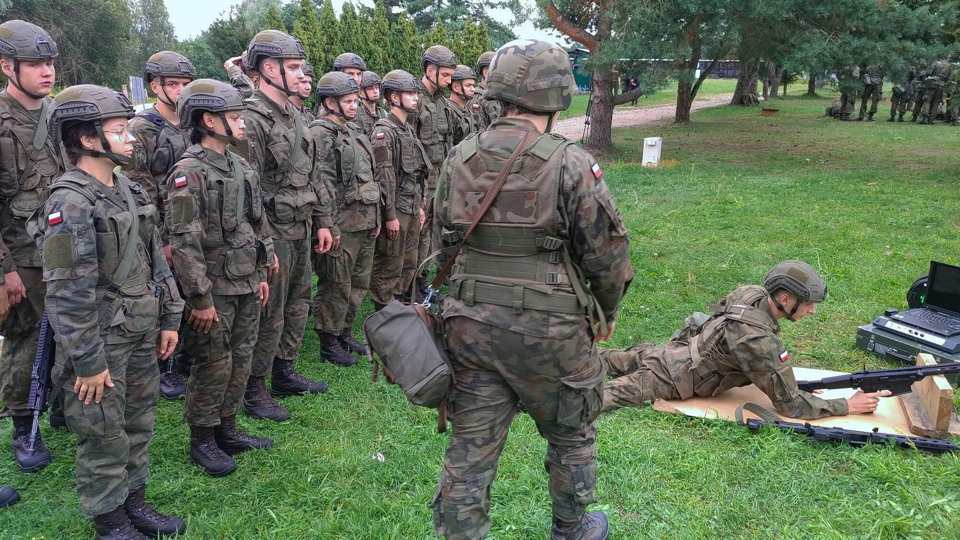 Szef MON zachęca do „Wakacji z wojskiem”. Uczestnicy dostaną wynagrodzenie