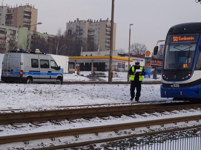 Kraków: Kobieta wtargnęła pod tramwaj