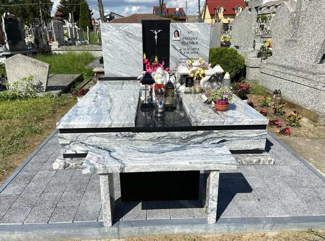 Morderca poćwiartował ciało 23-letniej Pauliny. Grób Pauliny P. (+23) na cmentarzu parafialnym w Nowogrodzie (woj. podlaskie).