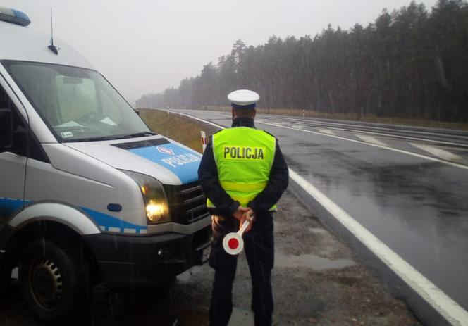 Wszystkich Świętych 2021. Policjanci zapowiadają więcej kontroli na drogach Warmii i Mazur