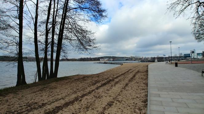 Olsztyn: Czy można spacerować po plaży nad jeziorem Ukiel? 