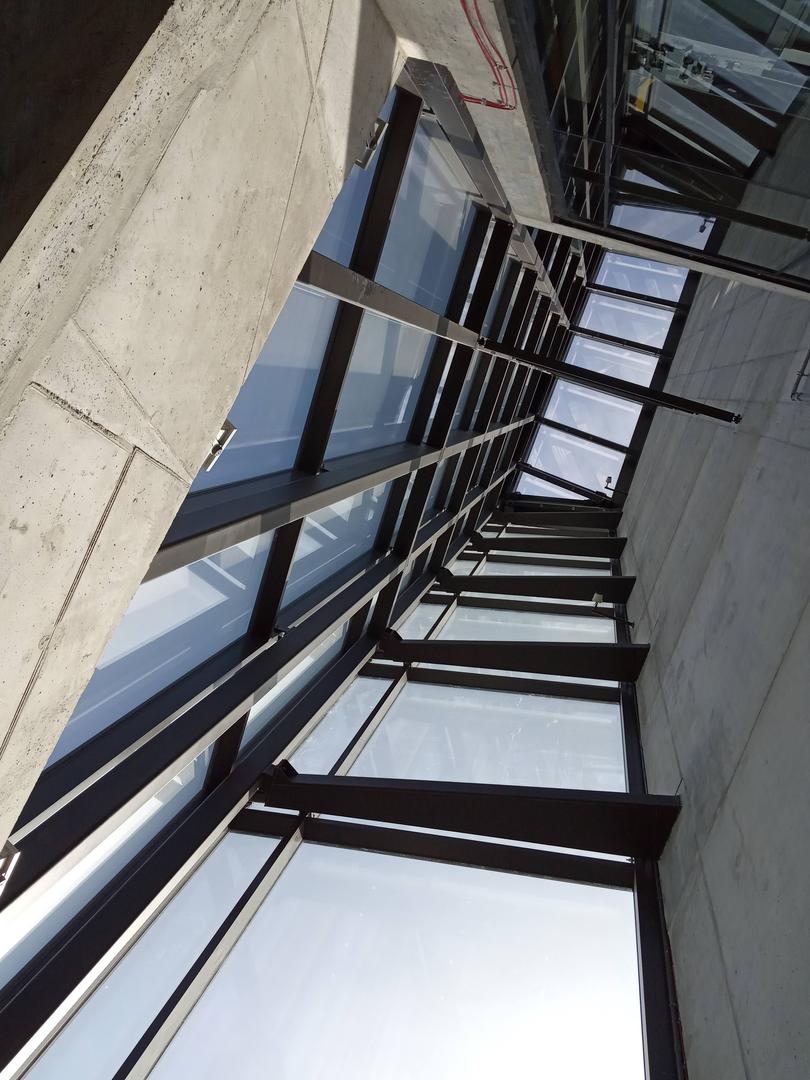 Skyliner w Warszawie: po wieżowcu oprowadza Michał Sadowski